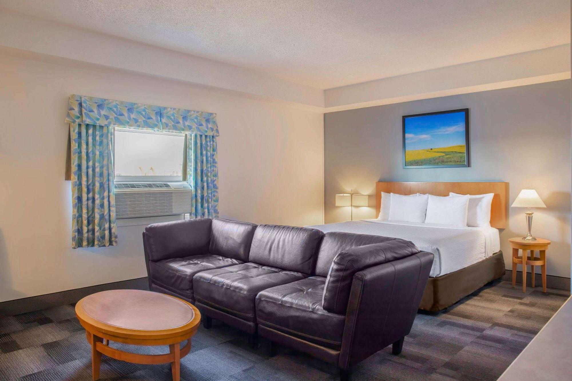 Days Inn & Conference Centre By Wyndham Camrose Norsemen Εξωτερικό φωτογραφία