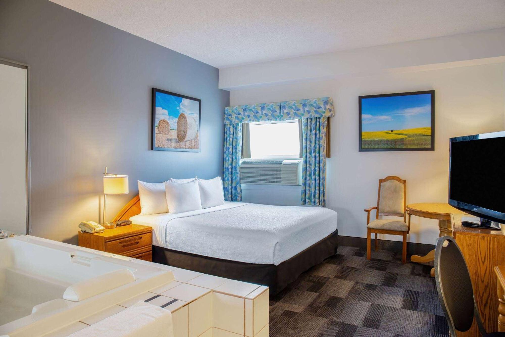 Days Inn & Conference Centre By Wyndham Camrose Norsemen Εξωτερικό φωτογραφία