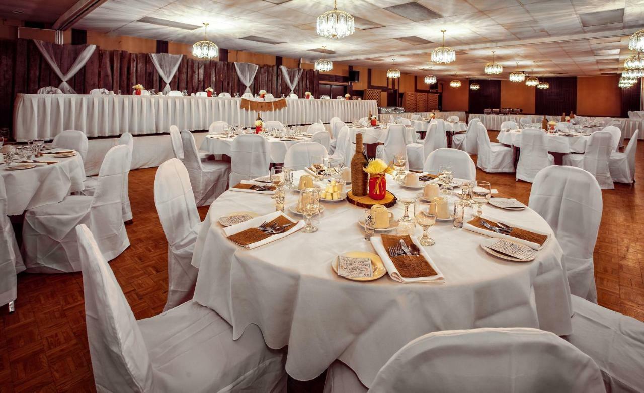 Days Inn & Conference Centre By Wyndham Camrose Norsemen Εξωτερικό φωτογραφία